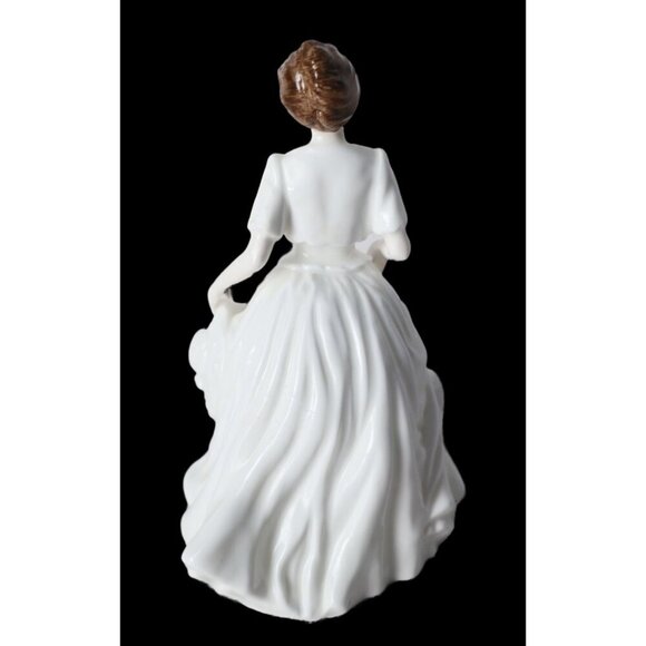 Vintage Royal Doulton Figurine Nancy HN4996 Porcelain Cottage Core - Picture 6 of 9